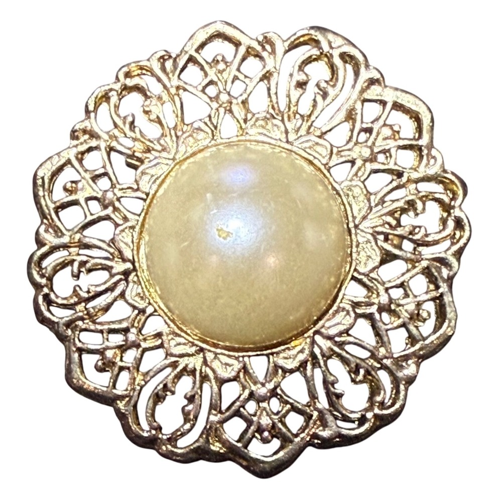 Vintage Gold Tone Brooch Faux Pearl‎ Center Filigree Floral Pin